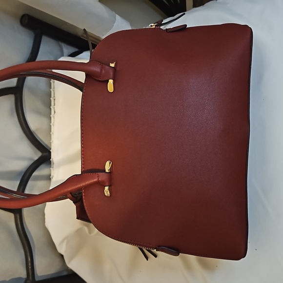 Sold Diva Burgundy Handbag - Picture 7 of 13